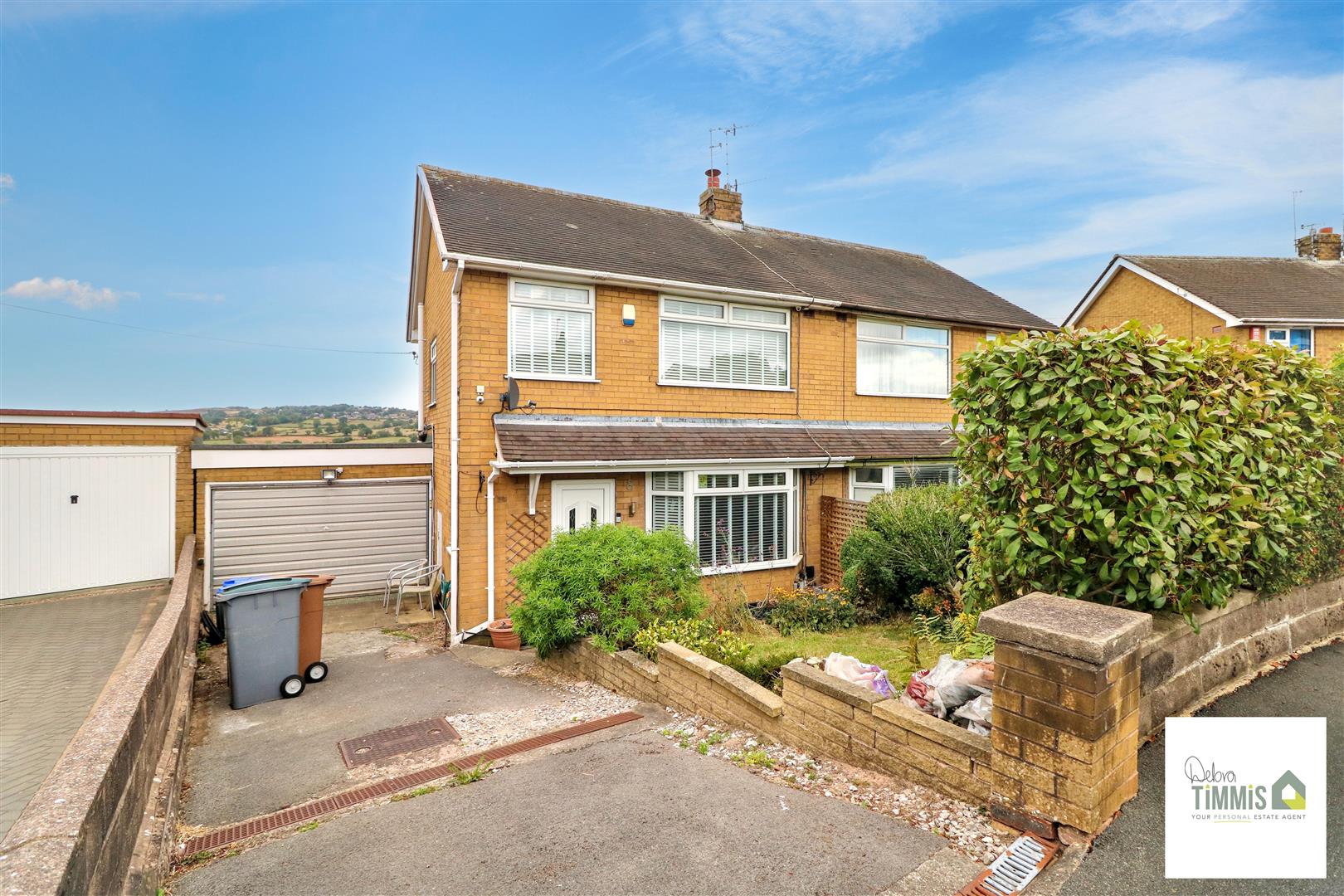 3 bed property in Chatsworth Drive, Stoke-On-Trent